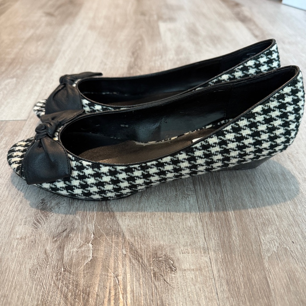 RARE Steve Madden Brinkk Black and White Houndstooth Fabric Wedge Flats NIB Sz 8